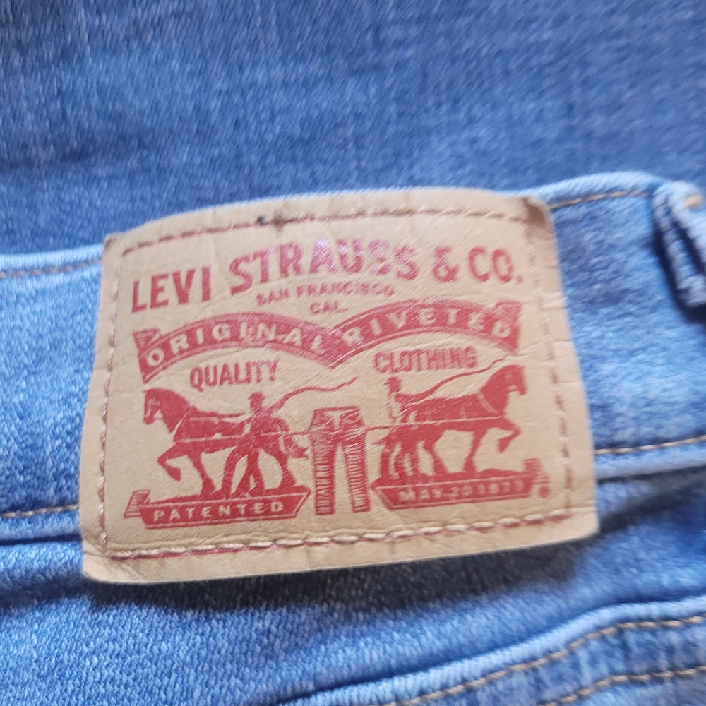 Levi's Women's Boot Cut Jeans in Light Blue. W27 X L 32 - Picture 5 of 5